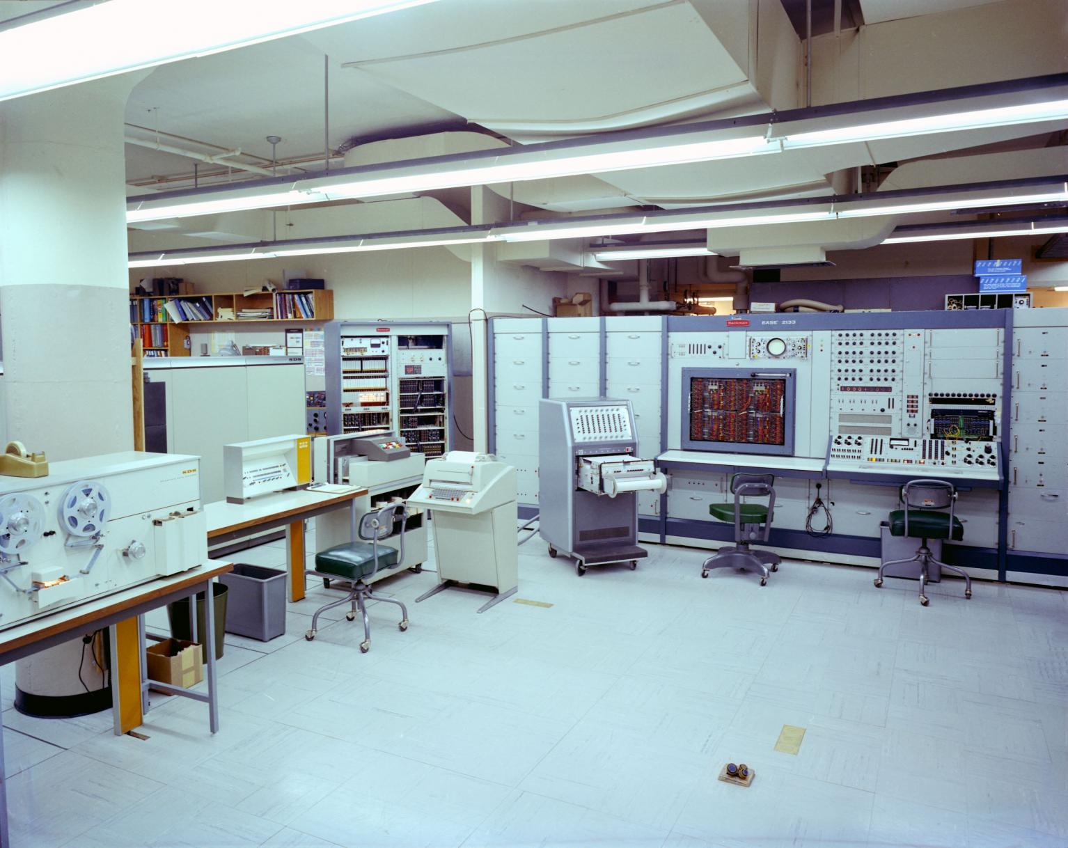 MIT Analog Computer Laboratory MIT Analog Computer Laboratory