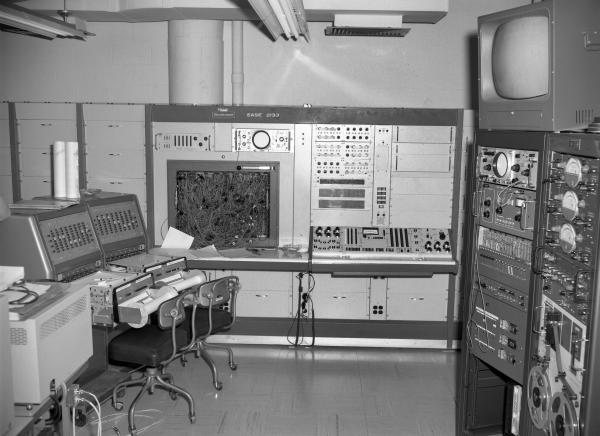 Apollo Analog Simulation Facilities Apollo Analog Simulation Facilities