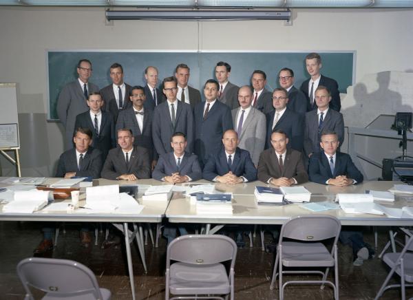 Engineers and Apollo Astronauts at the MIT Instrumentation Laboratory Engineers and Apollo Astronauts at the MIT Instrumentation Laboratory