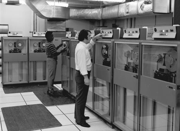 MIT Lab Engineers Using the Hybrid Simulation Computers MIT Lab Engineers Using the Hybrid Simulation Computers