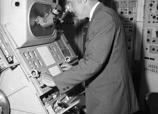 Phil Bowditch Optics Design and Test at Apollo Simulator Phil Bowditch Optics Design and Test at Apollo Simulator