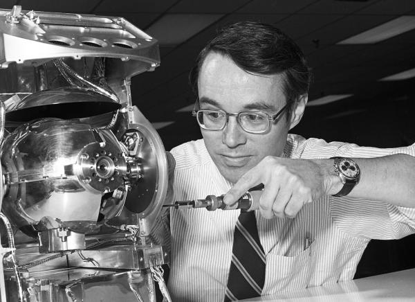 Lunar Traverse Gravimeter With Sheldon Buck Lunar Traverse Gravimeter With Sheldon Buck