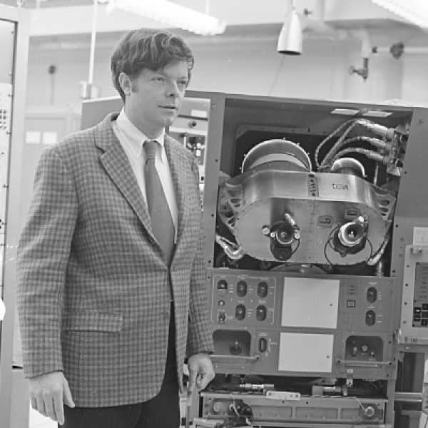 Donald Fraser Donald Fraser and Phil Felleman with the Apollo Primary Guidance, Navigation, and Control System Simulator